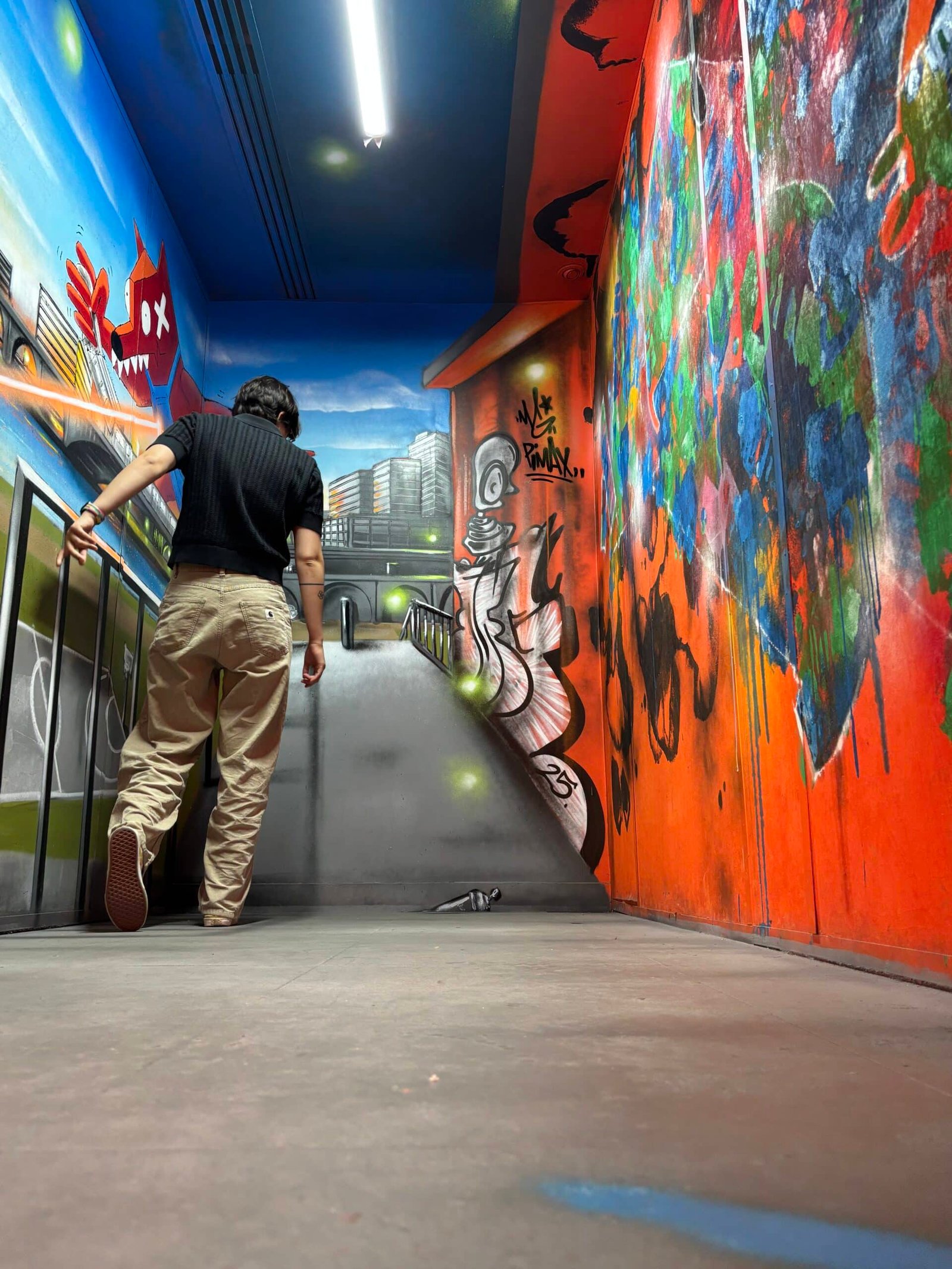 De dos dans la salle — Zoo Art Show